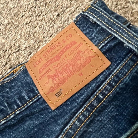 Levi’s 501 High Rise Shorts - Picture 8 of 9